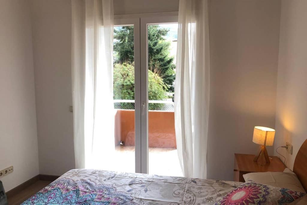 Luminoso Y Acogedor Alojamiento En Sort Appartement Buitenkant foto