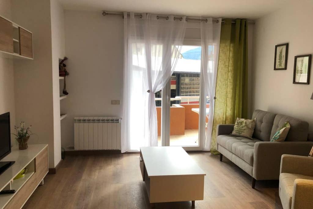 Luminoso Y Acogedor Alojamiento En Sort Appartement Buitenkant foto
